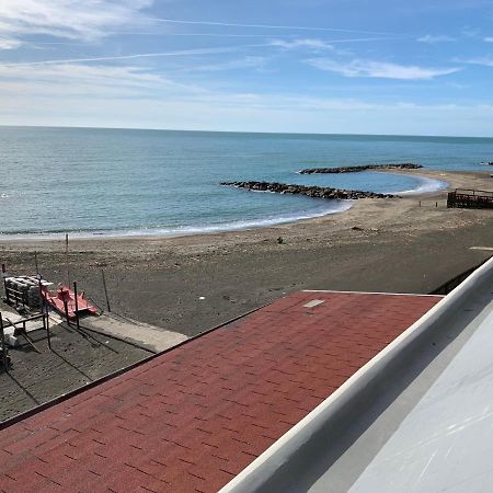 Roma Meraviglioso Attico Sul Mare Ladispoli Esterno foto