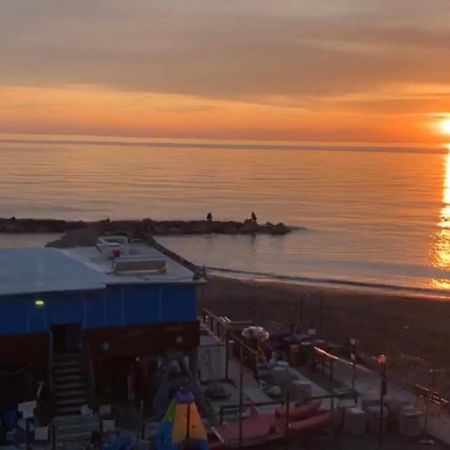 Roma Meraviglioso Attico Sul Mare Ladispoli Esterno foto