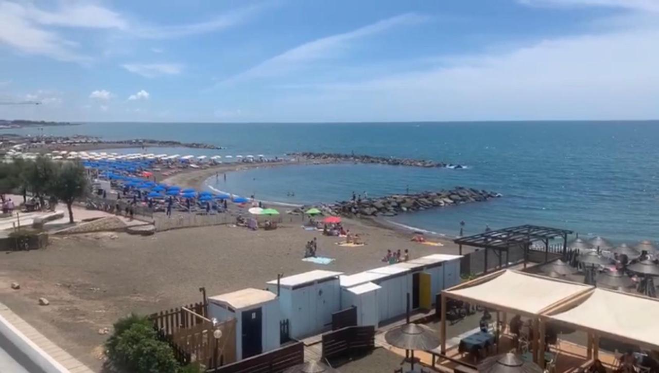 Roma Meraviglioso Attico Sul Mare Ladispoli Esterno foto